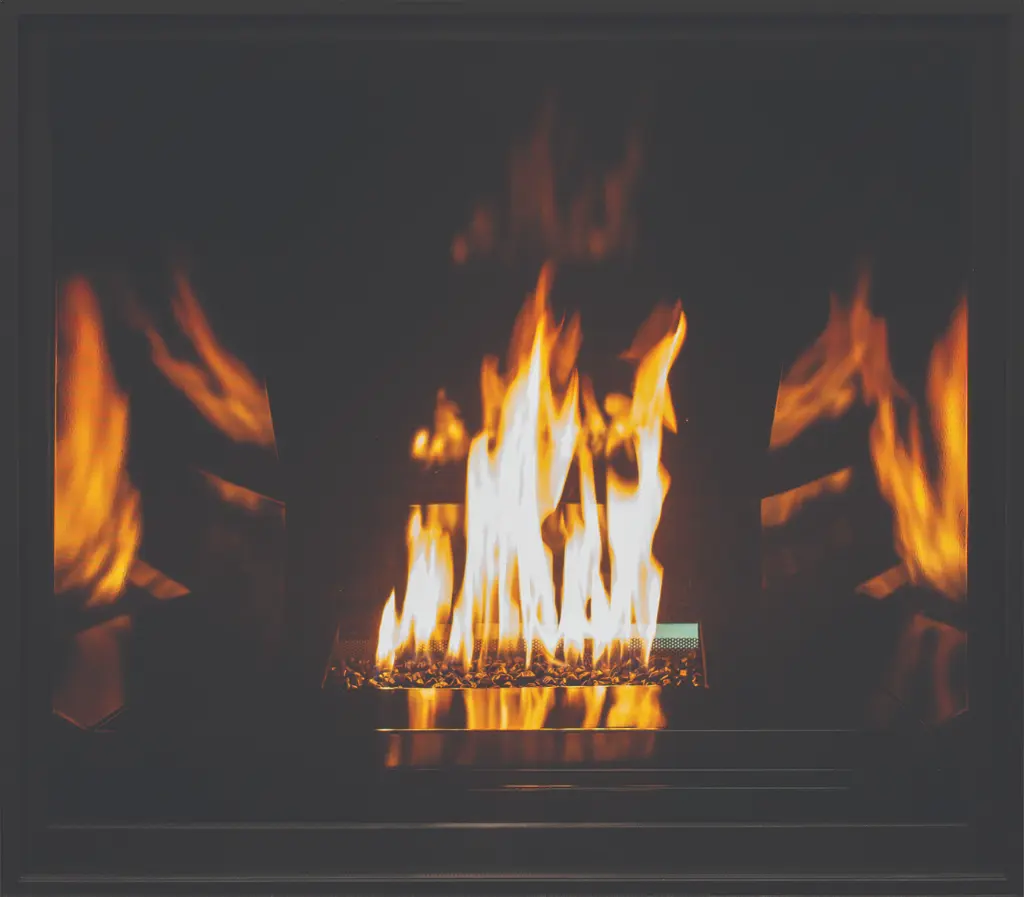 Option de lit de billes de verre pour le foyer Urbana U44, offrant un design ultra-moderne et minimaliste avec un fond réfléchissant.