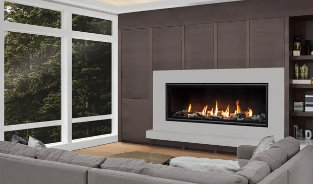Idée de design avec un foyer au gaz linéaire C60 Tall d'Enviro, créant un contraste moderne avec un contour blanc sur un mur de boiseries foncées.
