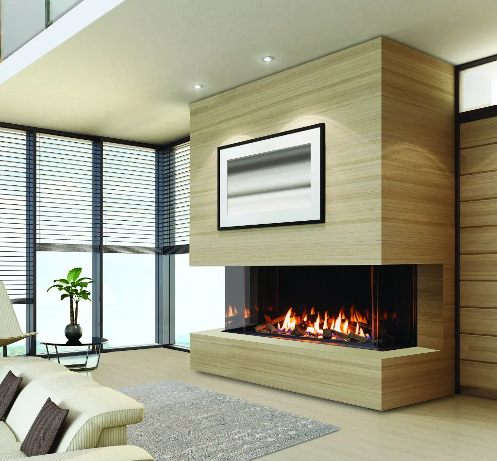 Design architectural avec le foyer au gaz à trois faces Urbana U50 Tall, encastré dans une structure en boiseries de chêne clair.