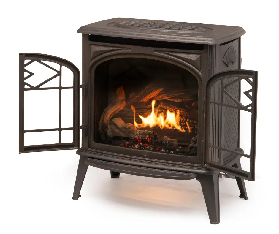 Vue détaillée du poêle à gaz en fonte Trenton de Pacific Energy avec portes ouvertes, montrant le charme d'un feu traditionnel à un prix économique.