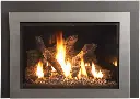Vue détaillée de la façade en acier brossé de l'insert au gaz Jotul GI 535, une finition parfaite pour un décor contemporain ou industriel.